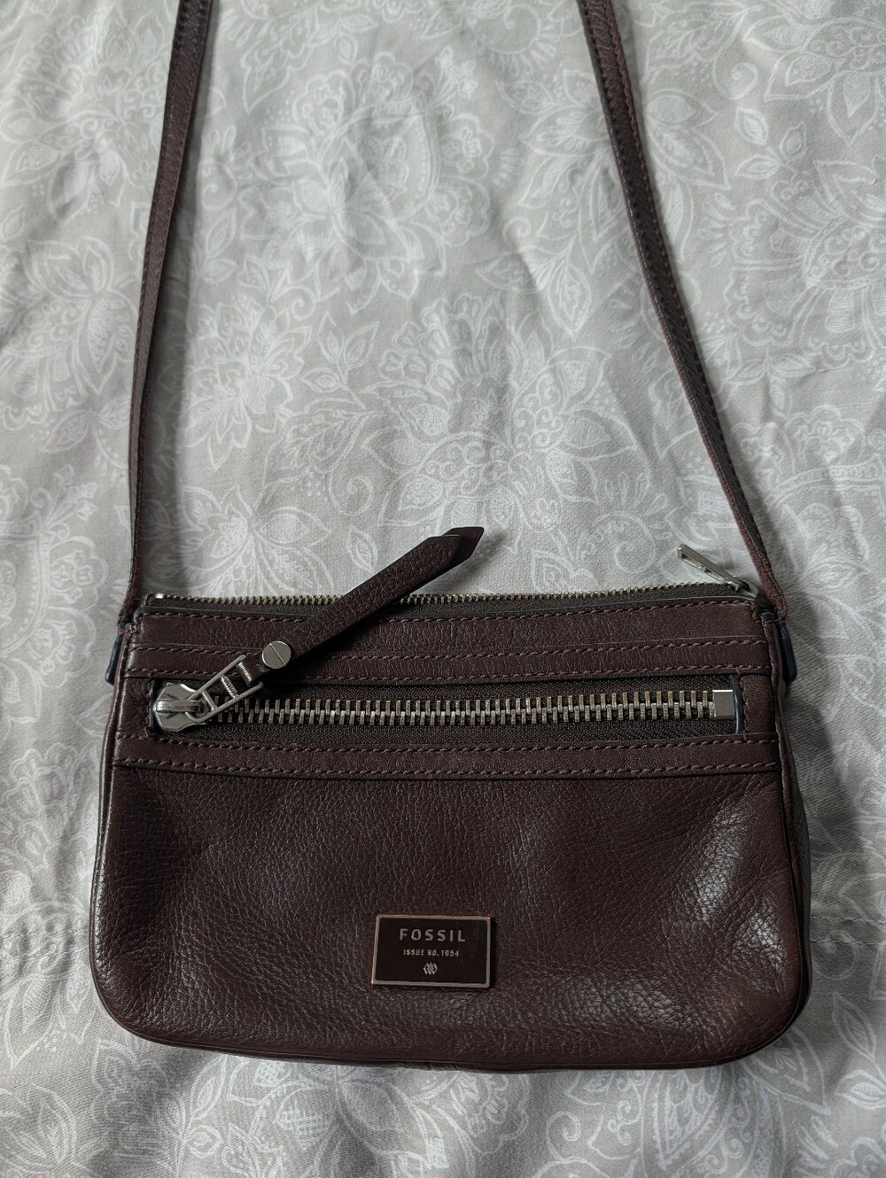 Fossil Brown Leather Crossbody Bag.  Zip Closure.  6 X 8.